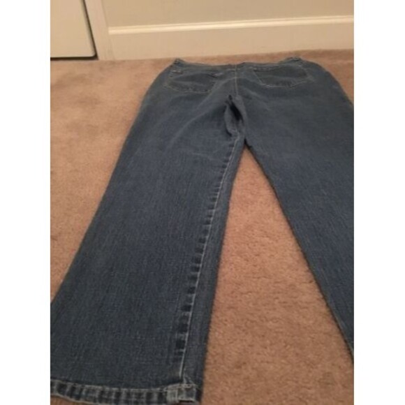 St. John's Bay Women's Jeans Blue Denim Pockets Zip Button Size 16 Short - Picture 5 of 7